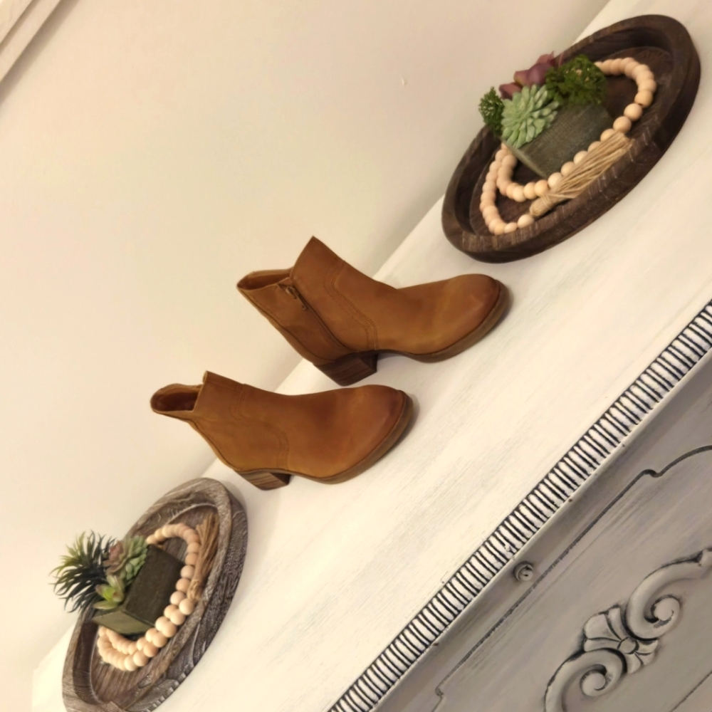 Lucky Brand Light Brown Ankle Booties- Great For Fall!! Very Smooth!!